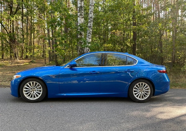 Alfa Romeo Giulia cena 114999 przebieg: 9000, rok produkcji 2021 z Warka małe 137